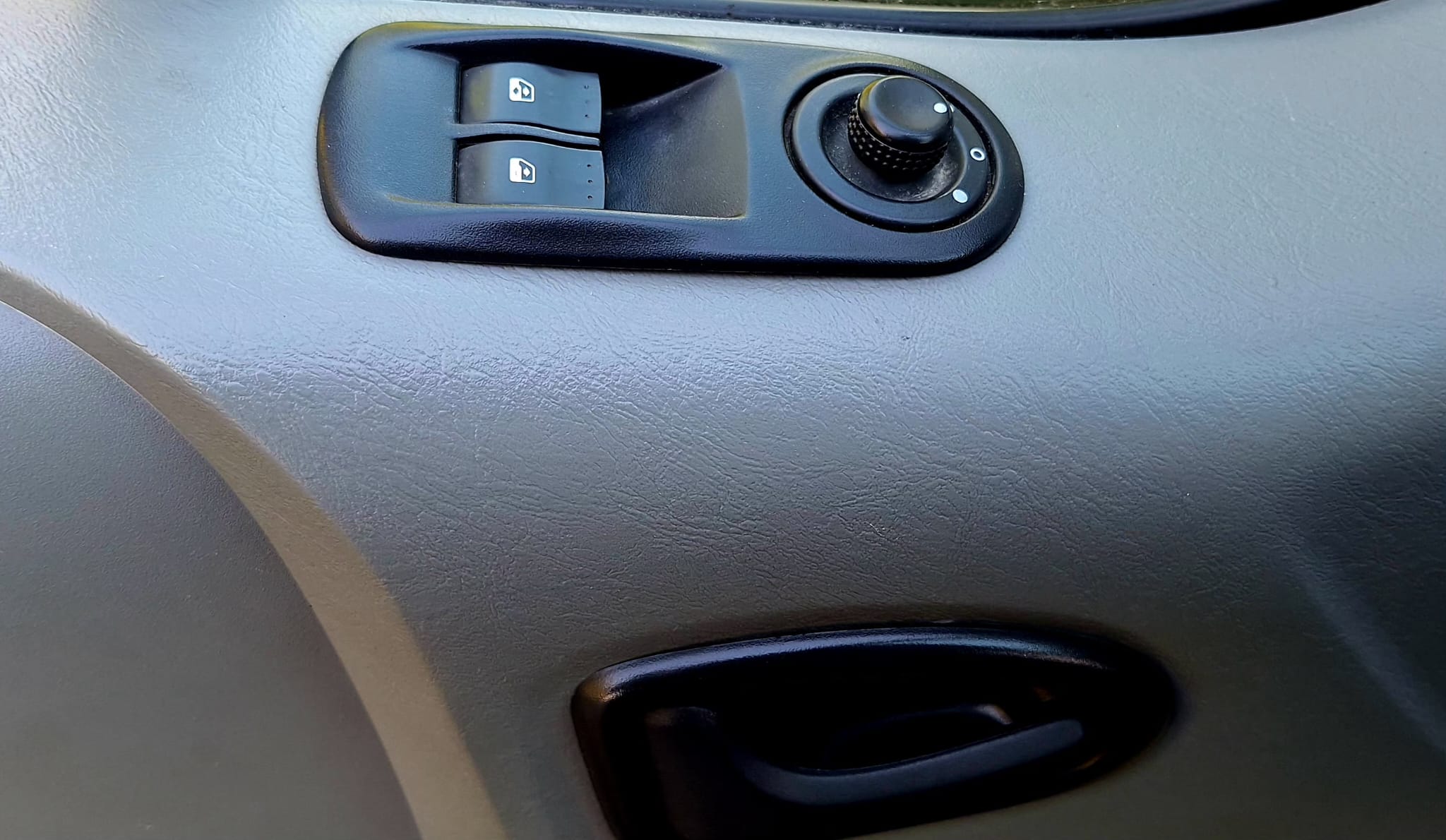 Renault Trafic 2011, 2.0 Diesel, 114 CP, Euro 4, Pret – 5.490 Euro