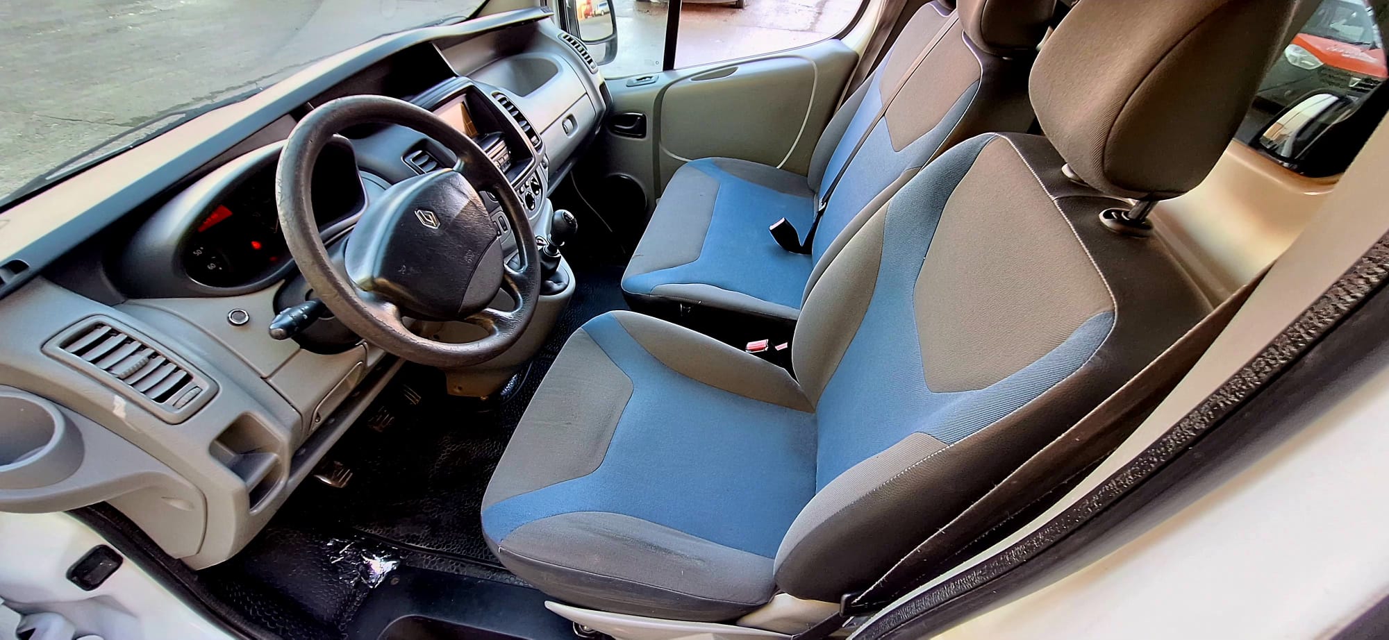 Renault Trafic 2011, 2.0 Diesel, 114 CP, Euro 4, Pret – 5.490 Euro